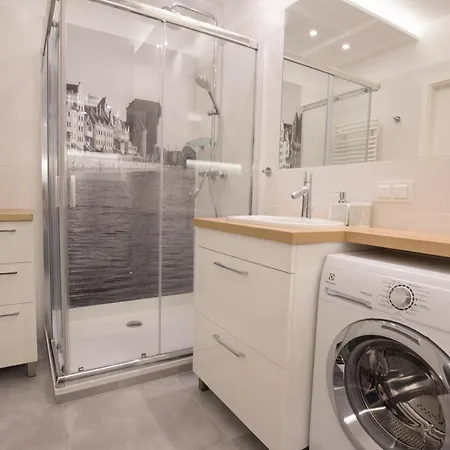 Apartlogy Aura2 105 - Experience Intelligent Living While Travelling